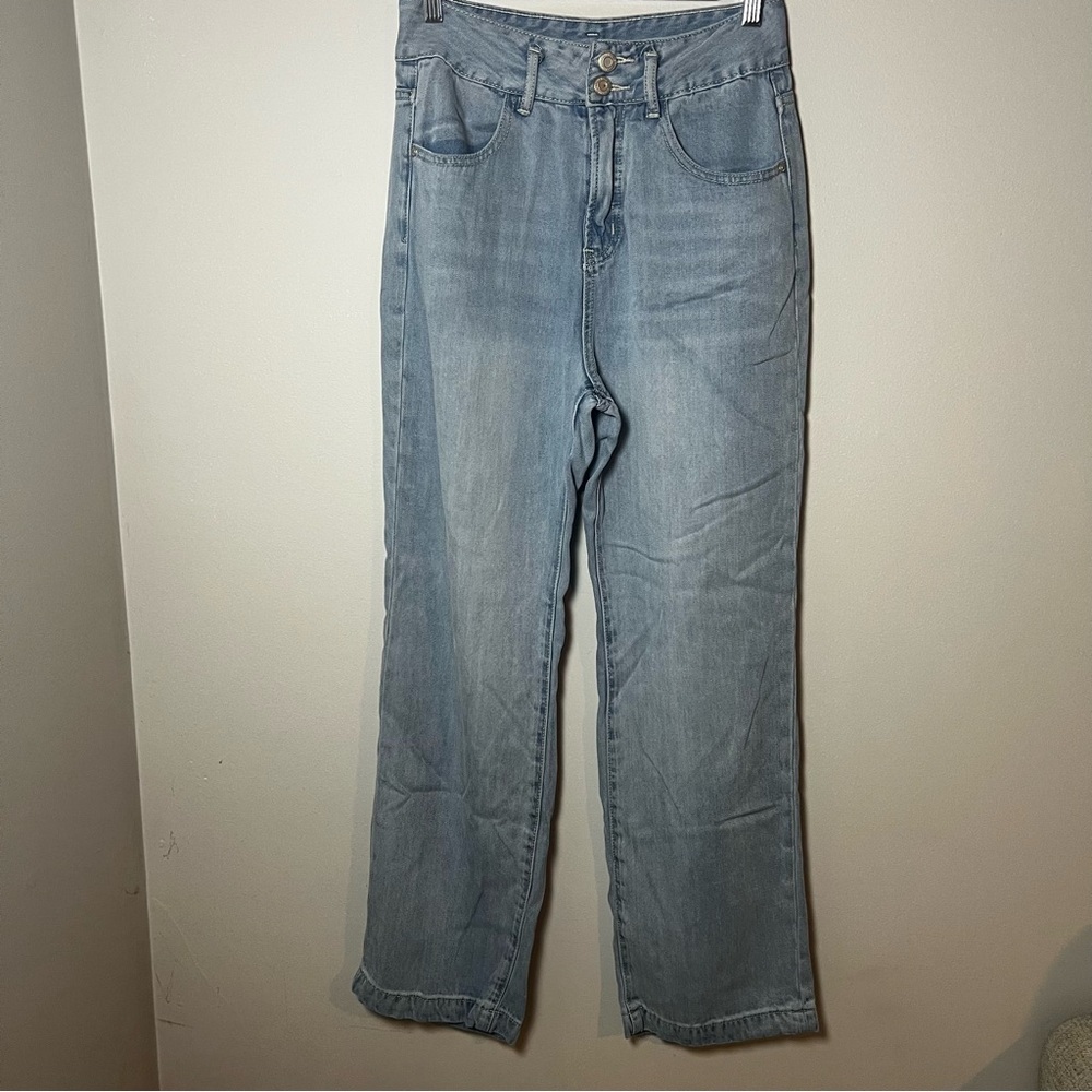 Fashion Authentic Denim Jeans Women’s Sz 26 (2/4) Wide Leg Light Wash High Rise